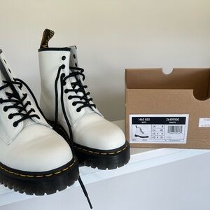 Woman’s Dr Martens bex 1460 (smooth) lace up boot , woman’s size 10